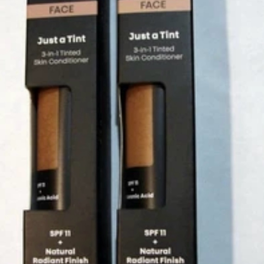 Just a Tint 3-in-1 Tinted Skin Conditioner - Natural Radiant Finish